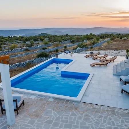 Zlatno Sunce In The Hills Near Trogir Villa