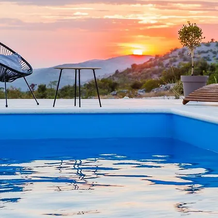 Villa Zlatno Sunce In The Hills Near Trogir