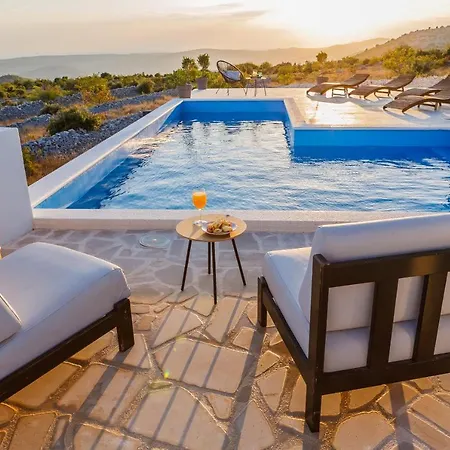 Zlatno Sunce In The Hills Near Trogir Villa *