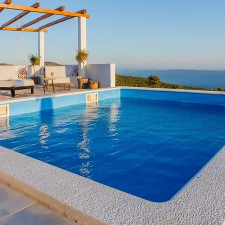 Villa Zlatno Sunce In The Hills Near Trogir