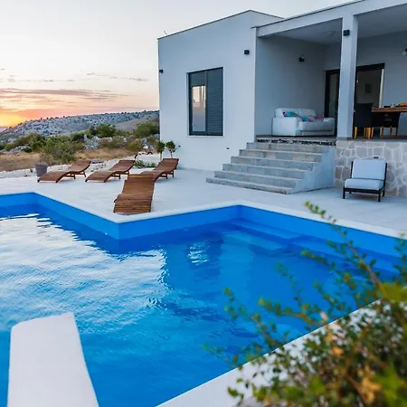 Villa Zlatno Sunce In The Hills Near Trogir *