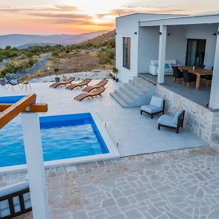 Zlatno Sunce In The Hills Near Trogir Villa Vrsine