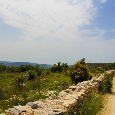 Villa Zlatno Sunce In The Hills Near Trogir