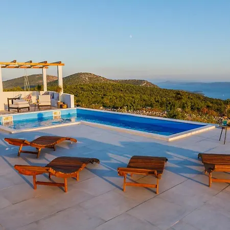 Zlatno Sunce In The Hills Near Trogir Villa *