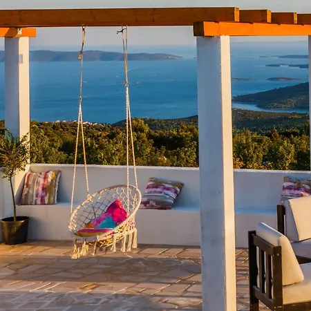 Villa Zlatno Sunce In The Hills Near Trogir